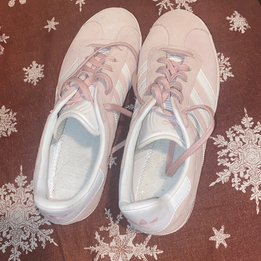 Pink gazelle adidas Size 7 in mens